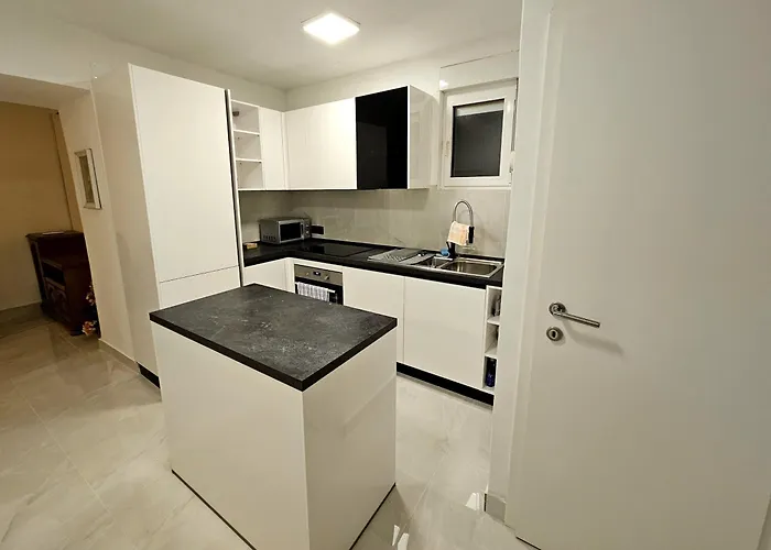 Domagoj - Luxury With Heated Swimming Pool, Jacuzzi And Seaview Apartman