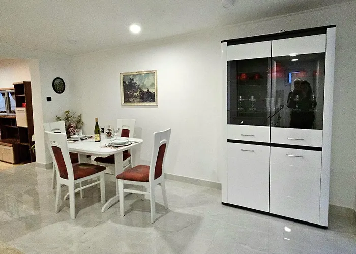 Domagoj - Luxury With Heated Swimming Pool, Jacuzzi And Seaview Apartman