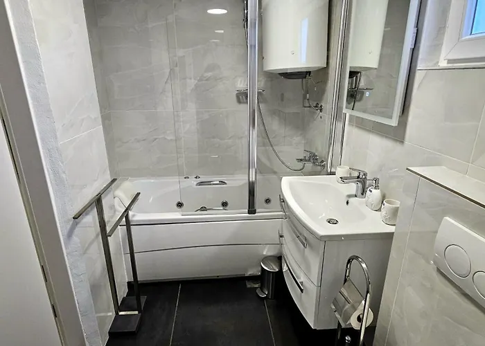 Apartman Domagoj - Luxury With Heated Swimming Pool, Jacuzzi And Seaview Fiume