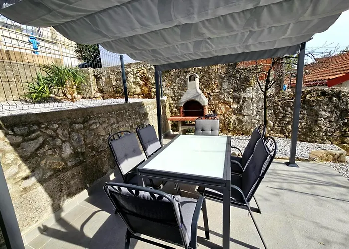 Apartman Domagoj - Luxury With Heated Swimming Pool, Jacuzzi And Seaview