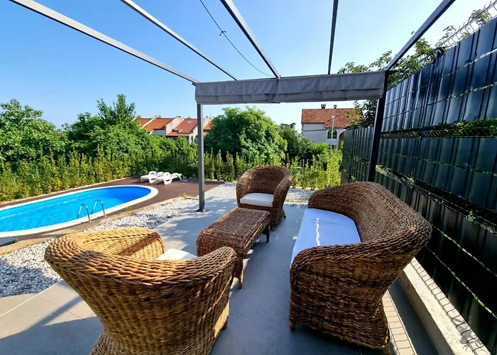 Διαμέρισμα Domagoj - Luxury With Heated Swimming Pool, Jacuzzi And Seaview Ριέκα