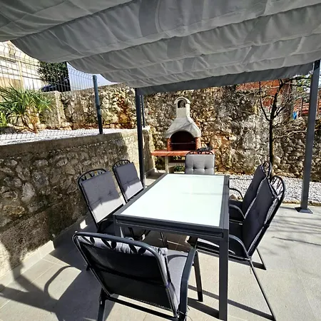Lägenhet Domagoj Boutique Apartmants With Heated Swimming Pool