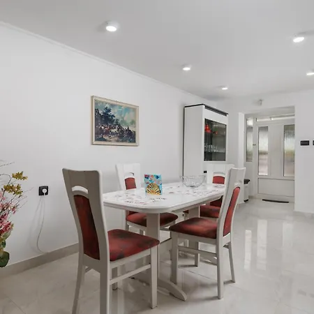 Domagoj Boutique Apartmants With Heated Swimming Pool *