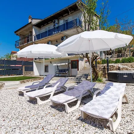 Apartman Domagoj Boutique Apartmants With Heated Swimming Pool *